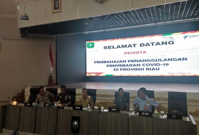 Rapat penanggulangan Covid-19 Pemprov Riau.