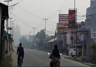 Kabut Asap Pekat Kepung Dumai, Jarak Pandang pagi ini sekitar 500 Meter. FOTO: Bambang