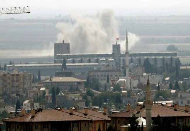 Suasana perbatasan Turki-Suriah yang dikepung oleh asap akibat pertempuran Turki dan Suriah. Foto: Kumparan