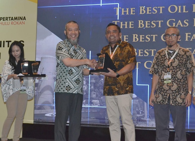 Penghargaan diterima Pjs VP Operation & Maintenance PHR I Gede Putu Ambara Guna di sela Pertemuan Komunitas Pemeliharaan SKK Migas - KKKS di Bandung (foto/ist)