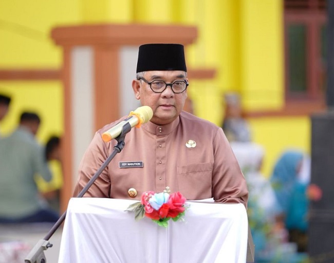 Gubernur Riau (Gubri) Brigjen TNI (Purn) Edy Natar Nasution