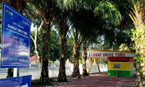 Samsat Drive Thru di Jalan Gajahmada Pekanbaru.(foto: mcr)