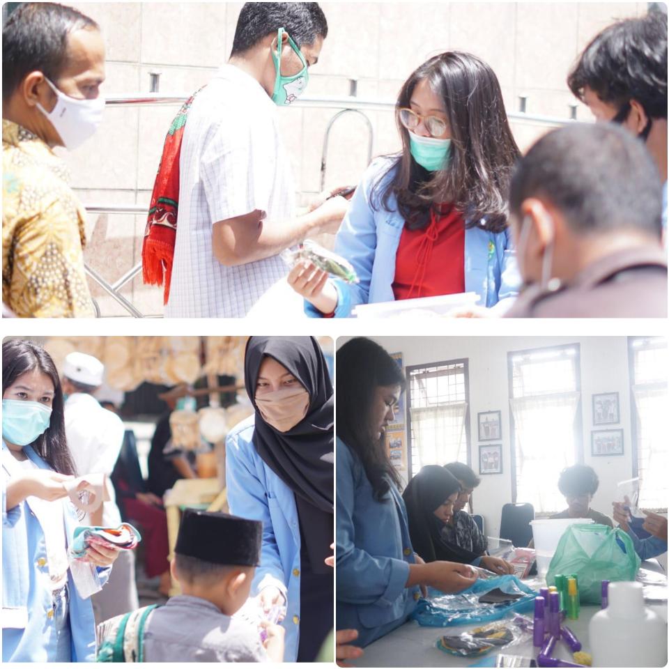 Tim Kukerta Balek Kampung Kelurahan Sago Kecamatan Senapelan Kota Pekanbaru membagikan handsanitizer & masker untuk warga. Pembagian ini dilakukan tim Kukerta untuk berpartisipasi dalam pencegahan dan memutuskan rantai penularan covid-19 di masa new normal.