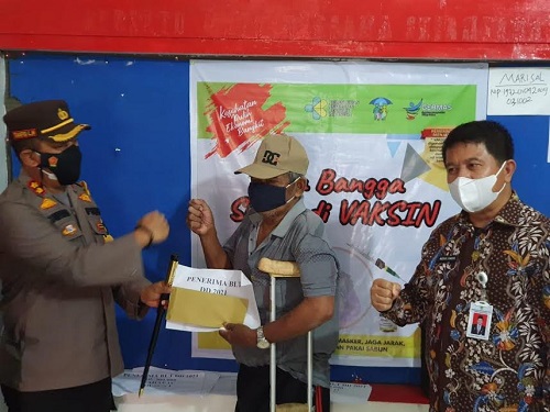 Kapolres Taufiq Lukman Nurhidayat memantau vaksinasi warga di Desa Aliantan Kecamatan Kabun dan Tandun Barat, Kecamatan Tandun.