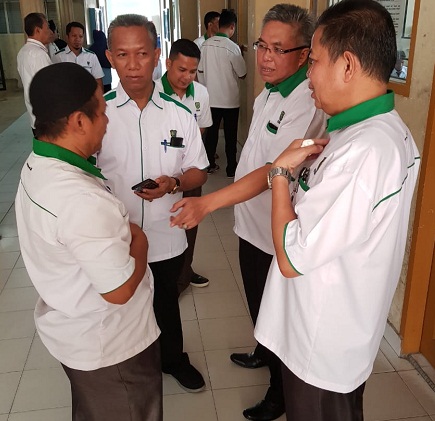 Rektor UIR Prof Syafrinaldi bersama Wakil-wakil Rektor meninjau pelaksanaan ujian masuk calon mahasiswa Universitas Islam Riau.
