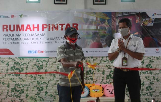 Sosialisasi Rumah Pintar dihadiri oleh direksi Pertamina DPPU Baabullah, perwakilan Kelurahan Tubo, dan para peserta yang diundang untuk belajar hal baru seputar literasi. 