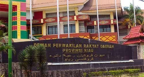 Gedung DPRD Provinsi Riau di Jalan Jenderal Sudirman Pekanbaru.