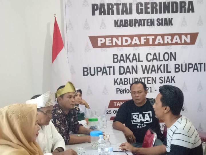 Dewan Pimpinan Cabang Partai Gerakan Indonesia Raya (DPC Gerindra) Kabupaten Siak terima perwakilan SAA saat ambil formulir pendaftaran Bacabup.