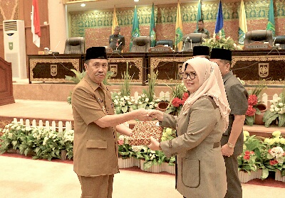 Gubernur Riau Syamsuar menghadiri Rapat Paripurna DPRD Riau.