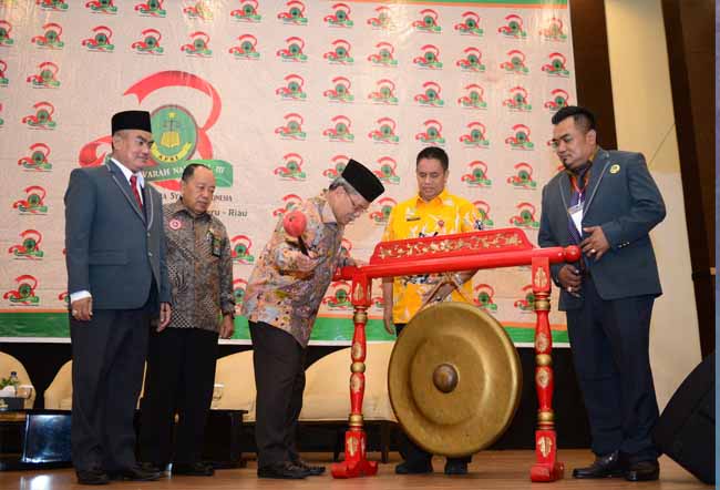 Plh Sekda Prov Riau hadiri pembukaan Munas III Asosiasi Pengacara Syariah Indonesia (APSI), Pekanbaru.