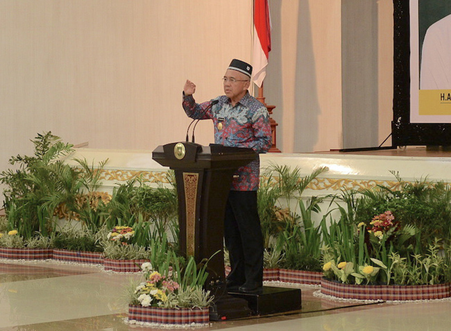 Gubri memberikan sambutan sekaligus membuka Rapat Kerja Daerah MUI Prov. Riau & Silaturahmi Ulama & Umaro se-Riau di Balai Serindit Gedung Daerah.