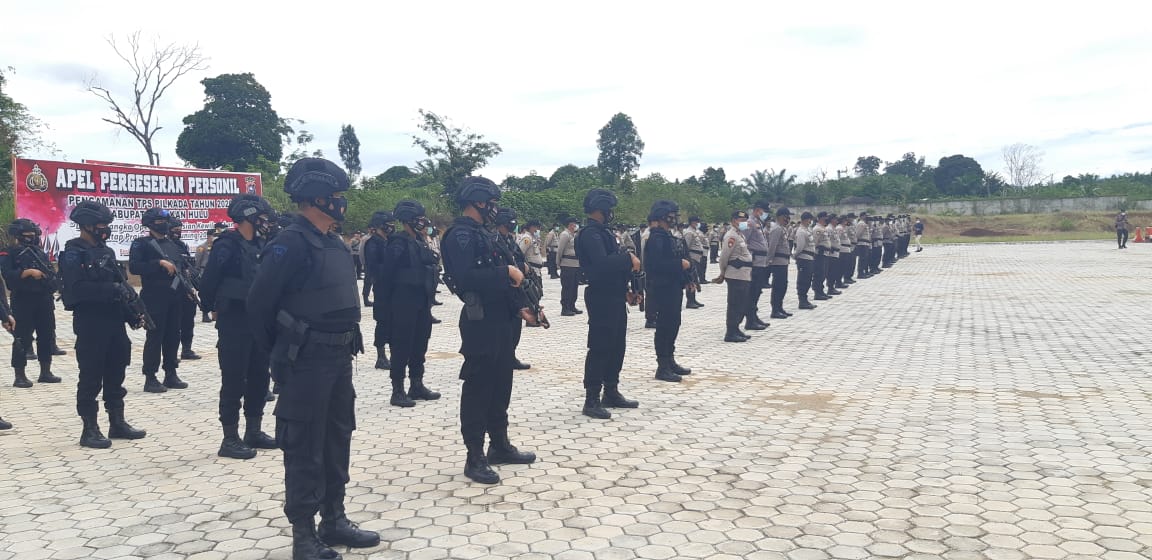 Sebanyak 200 personel BKO Brimob Polda Riau dan Polres Kampar, apel pelepasan pemulangan dipimpin Kapolres Rohul di Mapolres Rohul.