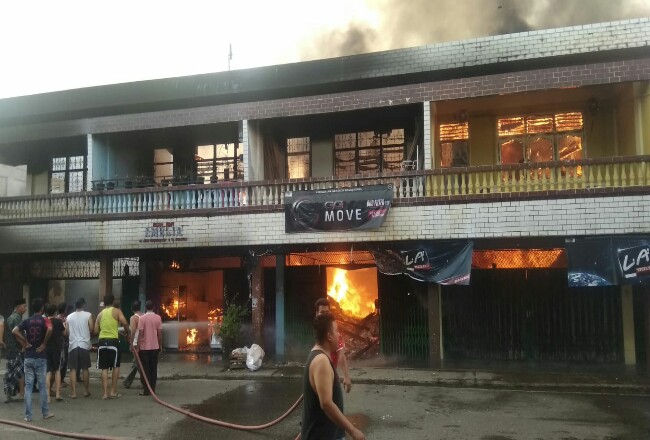 Kebakaran di Kuansing yang meludeskan 6 ruko dan tewaskan 1 WNA.