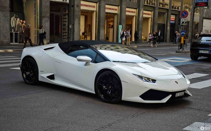 Lamborghini Huracan senilai 318.000 dollar AS (Rp 4,6 miliar).