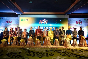 Berbagai penampilan bernuansa kelapa disuguhkan kepada seluruh tamu undangan di puncak HPN di Inhil (foto/ist)