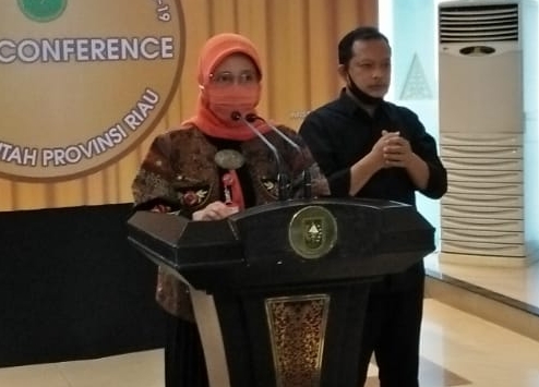 Mimi Yuliani Nazir, Kepala Dinas Kesehatan (Kadiskes) Riau.