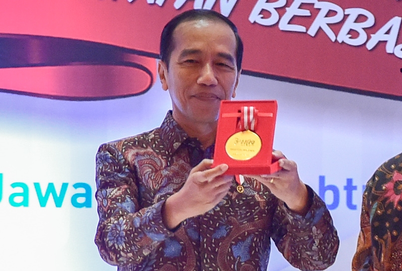 Presiden Jokowi terima penghargaan pers.
