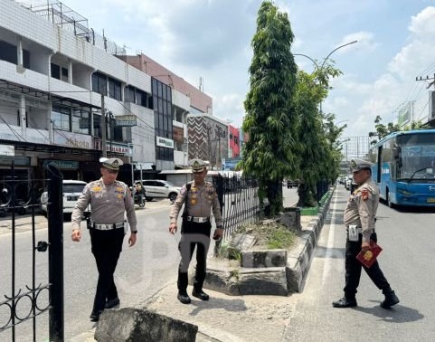 Pengecekan U Turn di depan Pasar Cik Puan Jalan Tuanku Tambusai.