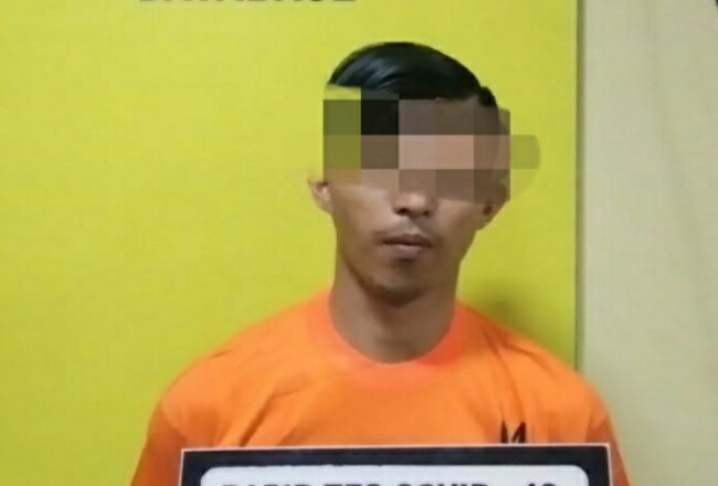 Tersangka YZ (26) ditangkap personel polisi, setelah dilaporkan mencabuli bocah 10 tahun.
