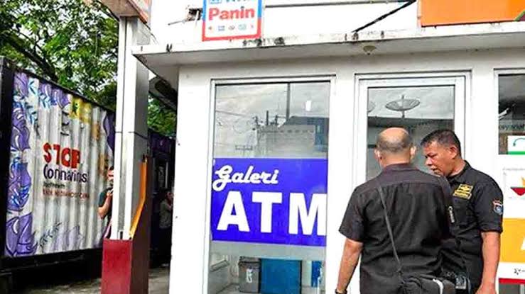 Lokasi perampokan di gerai ATM Bank Panin Jalan Tanjung Datuk Pekanbaru.(foto: int)