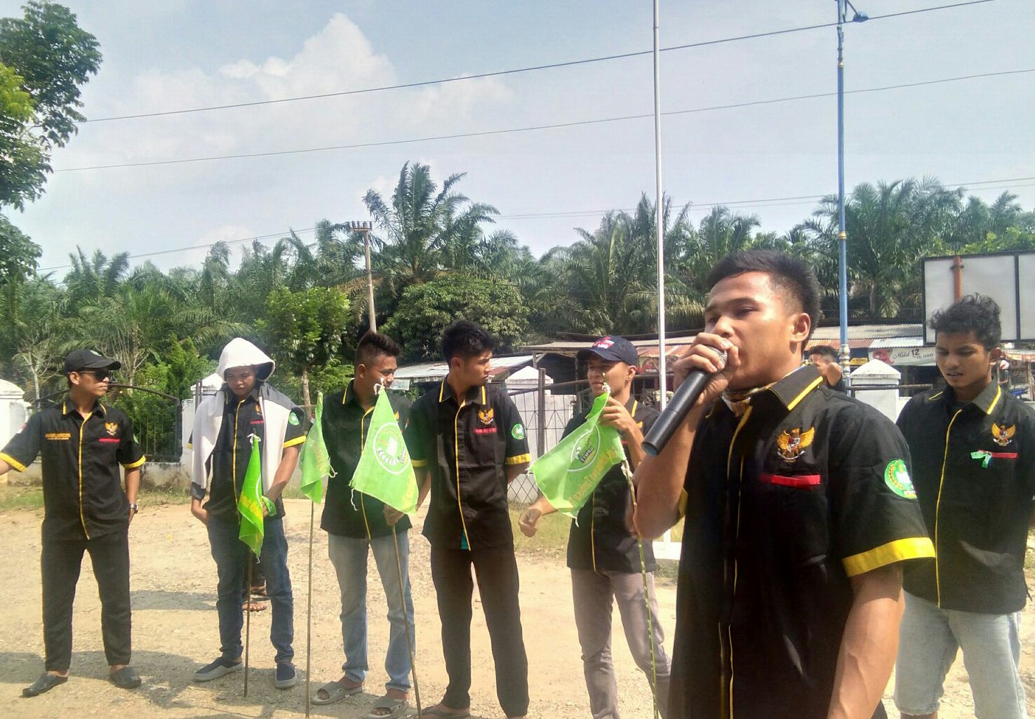 Massa GPMTT dari Kecamatan Tambusai‎, gelar aksi damai ke Kantor Dinas Koperasi UKM dan Nakertrans Rohul.