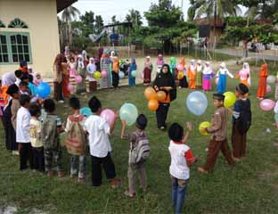 Para anak-anak MDA dalam Relawan Cilik" bertajuk "Aku dan Cita-Citaku"