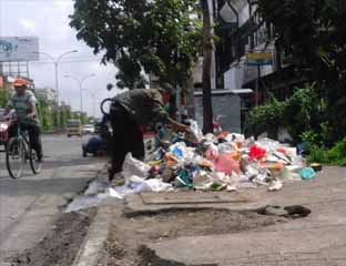 Sampah di Pekanbaru.