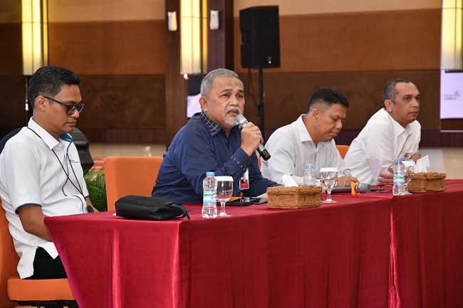 Direktur Dana & Jasa BRK Syariah, M.A. Suharto membuka pelatihan untuk Tim Leader, Funding Officer dan Teller