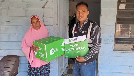 IZI Perwakilan Riau menyalurkan Paket Zakat Fitrah di Pekanbaru (foto/ist)