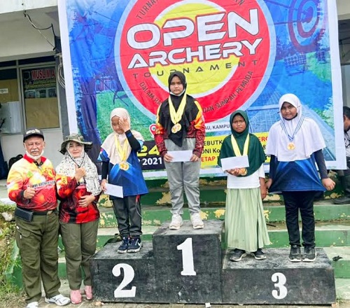 Dua atlet panahan Rohul sabet medali perak dan emas di Open Archery Tournament 2021 Pekanbaru.