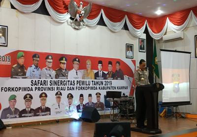 Kapolda Riau, Irjen Pol Widodo Eko Prihastopo saat di kantor Bupati Kampar.