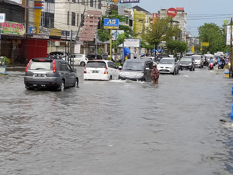 Banjir di Jalan Riau yang kerap terjadi usai hujan deras.