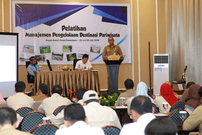 Kadispar Riau membuka Pelatihan Destinasi Pariwisata.