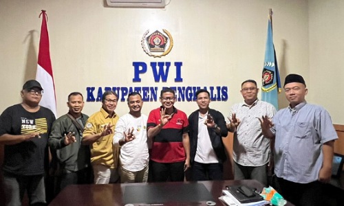 Kunjungan Wakil Ketua DPRD Bengkalis, Sofyan ke PWI Bengkalis.(foto: zulkarnaen/halloriau.com)