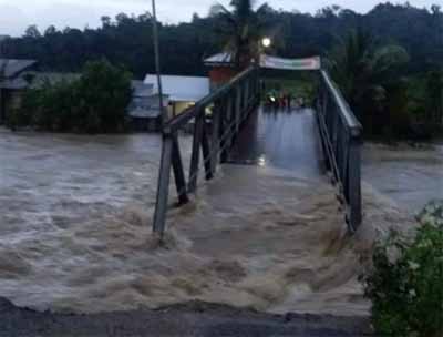 Jembatan ambruk di Pahae, Sumut.