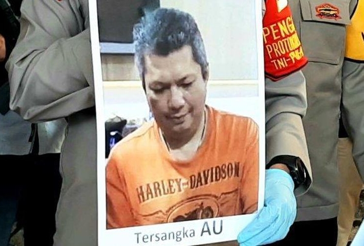 Polisi tunjukkan foto tersangka AU saat ekspos kasus.