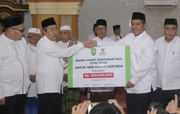 Bupati Siak Alfedri menyambut kunjungan Safari Ramadhan Gubernur Riau Syamsuar di Masjid Jami