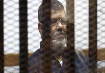 Mohamed Morsi saat disidang.