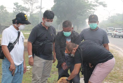  Polisi menangkap penyelundup narkoba yang memanfaatkan kabut asap Riau. FOTO: Detikcom