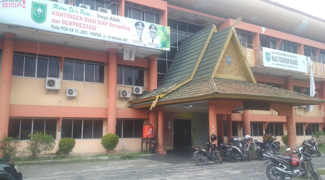 Sekretariat KONI Riau, Jalan Gajah Mada Pekanbaru. 
