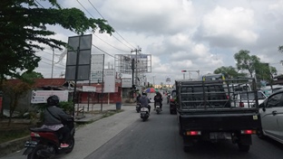 Kondisi di Jalan HR Soebrantas simpang Garuda Sakti Pekanbaru.
