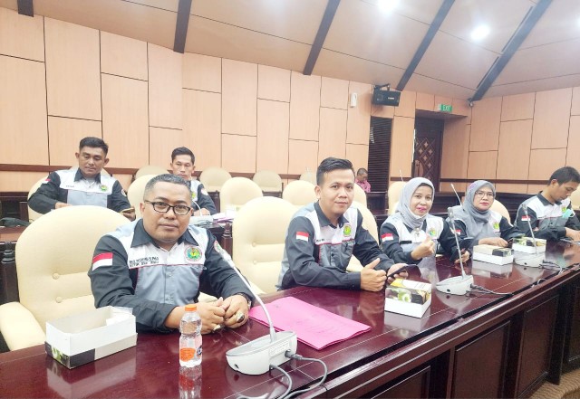 Ketua SNWI Riau, Eko Wibowo (kiri) saat di gedung DPR/MPR, Jakarta (foto/int)