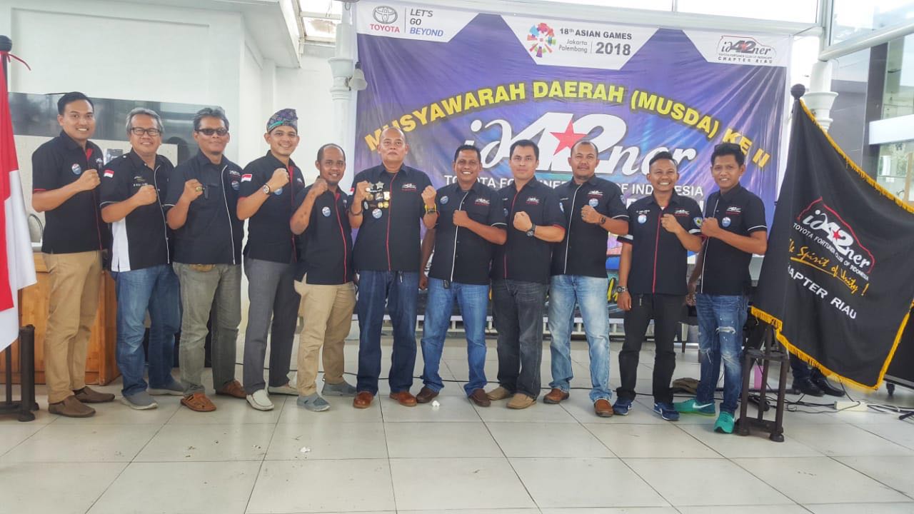 Pengurus dan anggota ID42NER Chapter Riau foto bersama