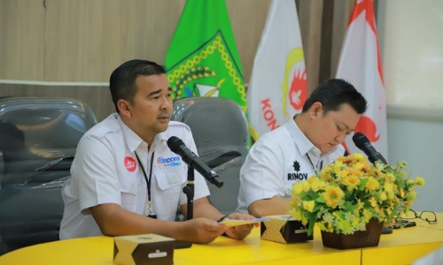 Kadispora Riau, Boby Rachmat saat rapat usulan anggaran tuan rumah Porwil Sumatera XI Sumatera bersama KONI Riau.(foto: rahmat/halloriau.com)