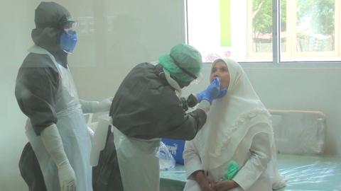 Petugas kesehatan dan dokter saat tes swab yang dilakukan pihak RSUD Rohul.