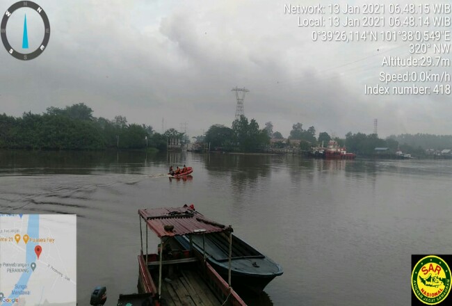 Tim SAR Gabungan masih menyisiri Sungai Siak mencari korban tenggelam.