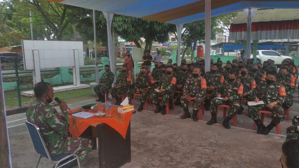 Plh Pabung Kodim 0313/KPR Kapten Inf Yuhardi mewakili Dandim 0313/ KPR, beri arahan ke seluruh personel TNI di Rohul agar personel TNI netral di Pilkada Rohul.