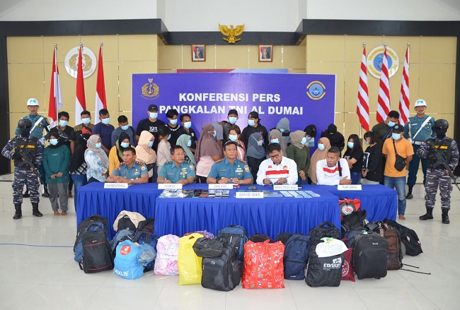 Tim gabungan F1QR Lanal Dumai dan Satgas Ops Intelmar Gurindam Sakti-23 Koarmada I menggagalkan 31 orang PMI yang akan masuk ke Malaysia melalui jalur ilegal.