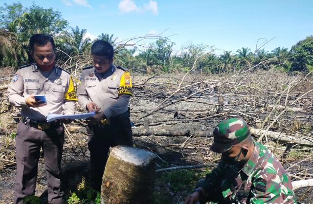 Tim gabungan TNI-Polri pantau lokasi kebakaran di Desa Menaming, Kecamatan Rambah, setelah terpantau melalui aplikasi lancang kuning.