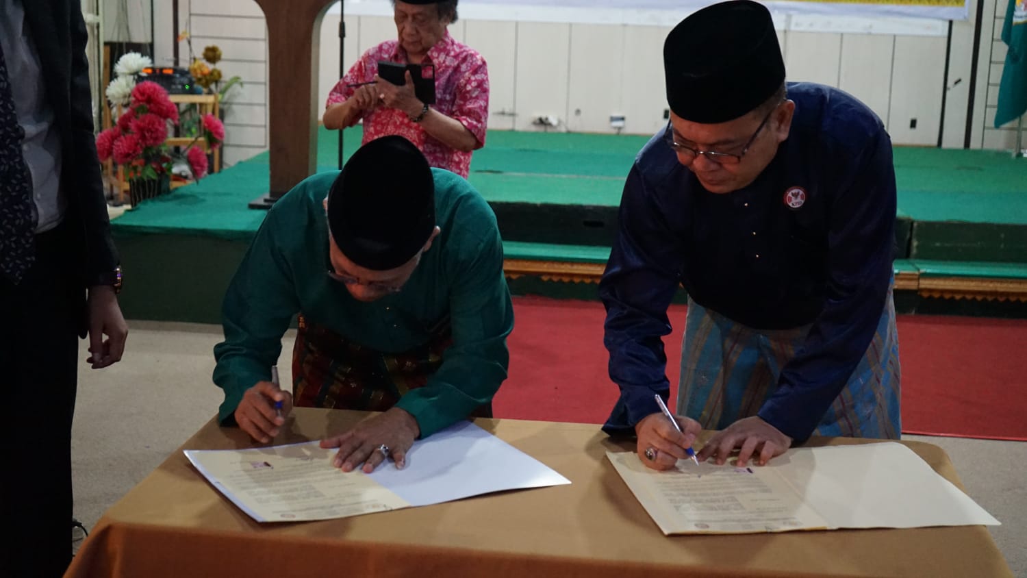 Penandatanganan MoU Universitas Hang Tuah Pekanbaru dan KPI Pusat.(foto: istimewa)